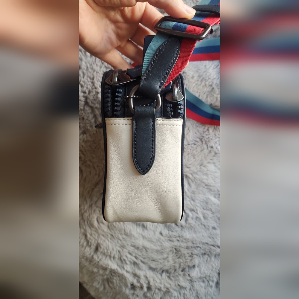 COACH Graham Crossbody Bag - Picture 7 of 14